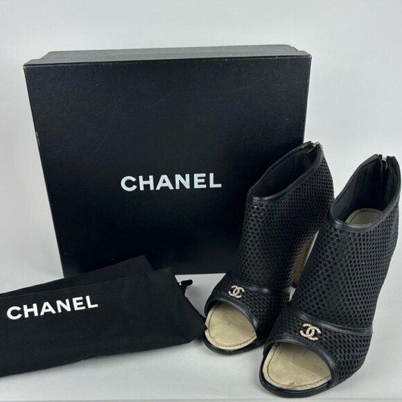 Chanel SS 2011 CC Open Toe Mesh Sandals Black Size 39.5 - Picture 1 of 11